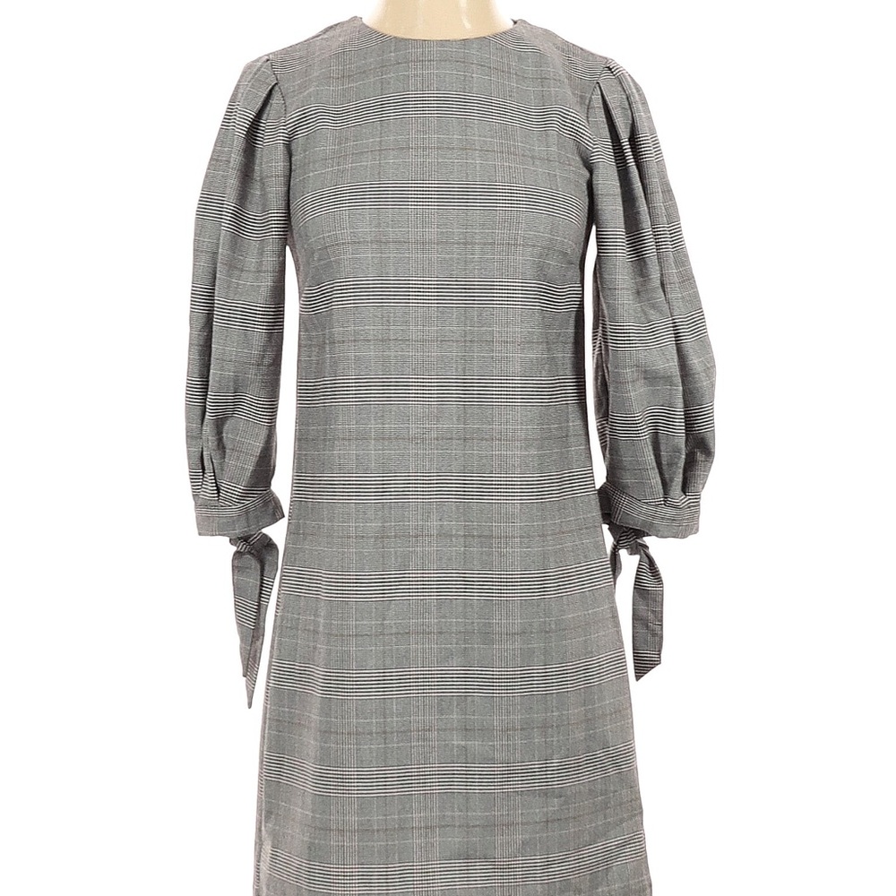 Grey Plaid Houndstooth pattern dress with 3/4 puff sleeves and ties, size 6